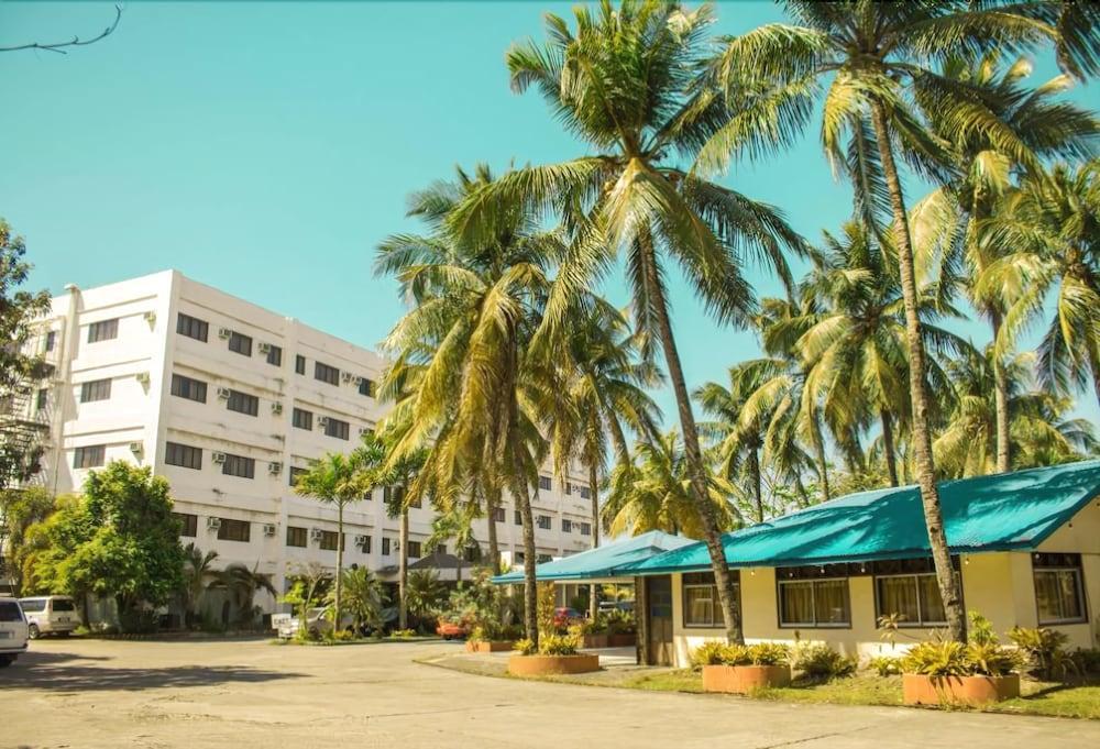 Acacia Hotel Bacolod Exterior photo